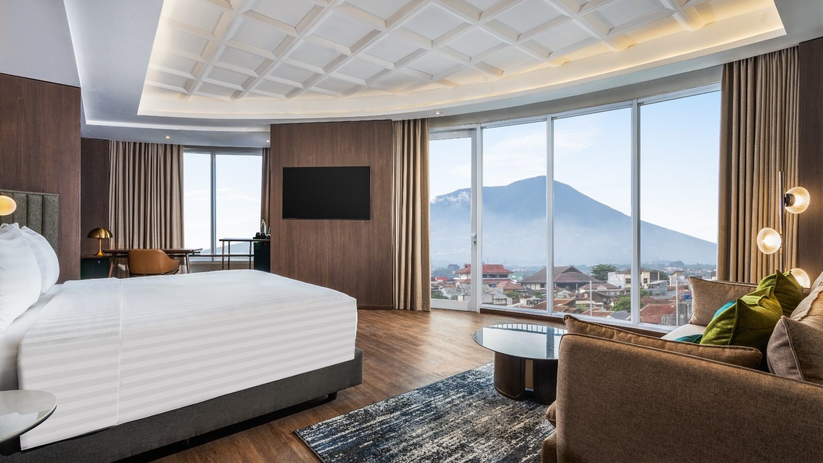 Every corner of Mercure Garut City Center is thoughtfully designed, merging the natural beauty of Garut with modern touches. The use of natural colors and artistic accents creates a serene and comfortable atmosphere